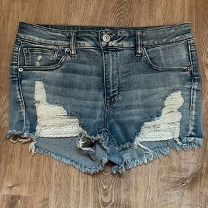 Mid-rise ne(x)t level stretch short shorts.